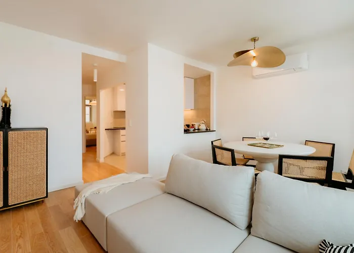 Mary Pink - No 2C - Elegant Two-Bedroom Apartment